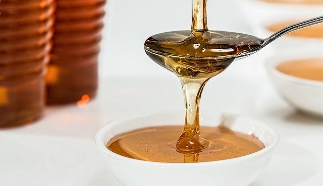 Proč je med užitečný ráno na lačný žaludek: klady a zápory