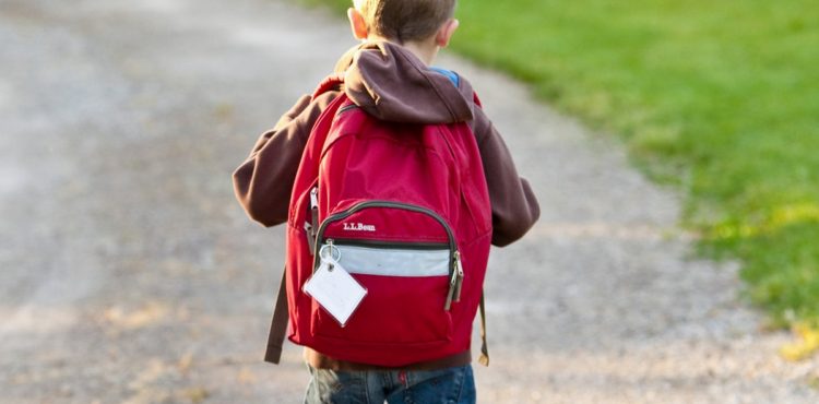 Spolehlivé školní batohy poznáte podle certifikací od lékařů a odborníků